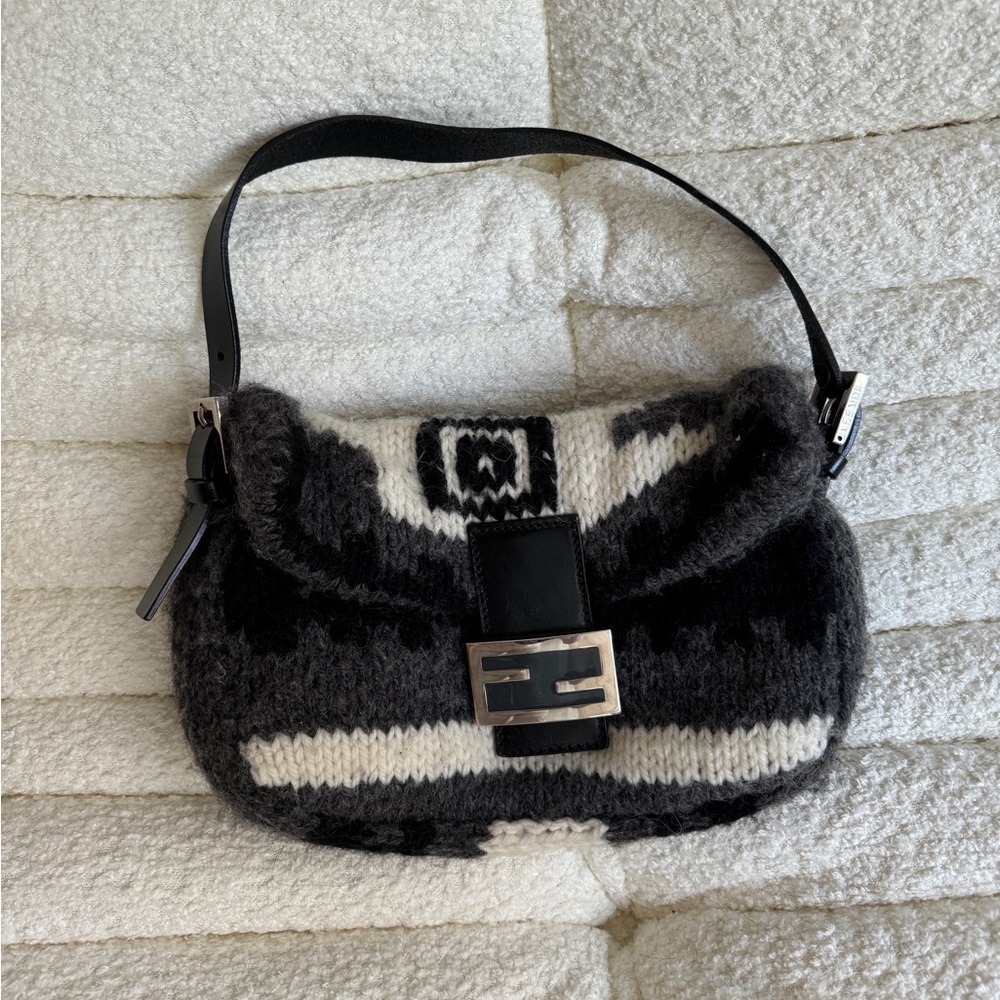 SUPER RARE COLLECTORS FENDI KNIT BAGUETTE